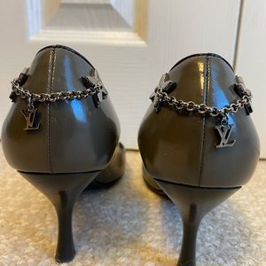 Authentic Louis Vuitton shoes 37.5